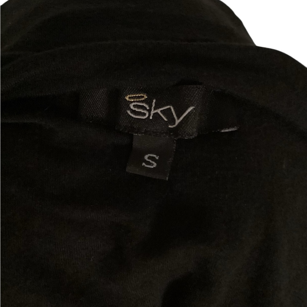Sky Small Black Sleeveless Blouse with Leather Belt - Picture 9 of 10